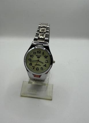 Годинник з фосфорним циферблатом на браслеті