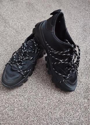 Кроссовки женские