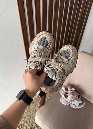 Кросівки весна