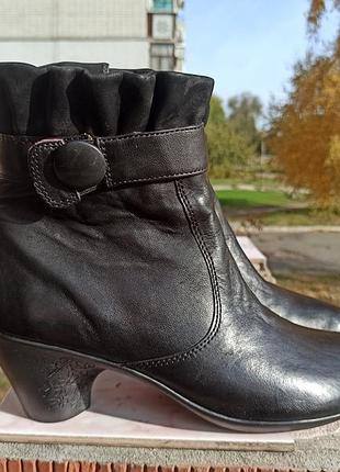 Кожаные брендовые ботильоны camper