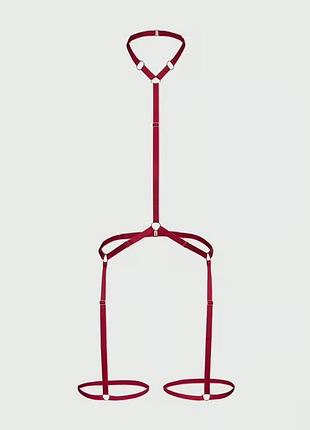 Эротическая красная портупея