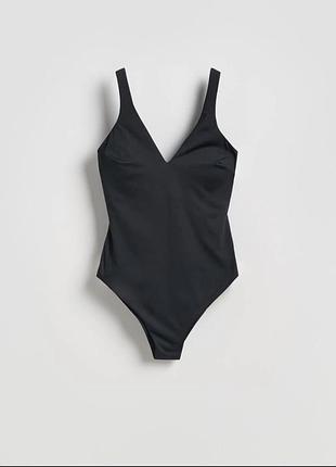 Чорний суцільний купальник