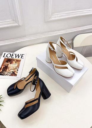 Босоніжки жіночі