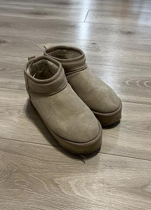 Уггі жіночі чоботи