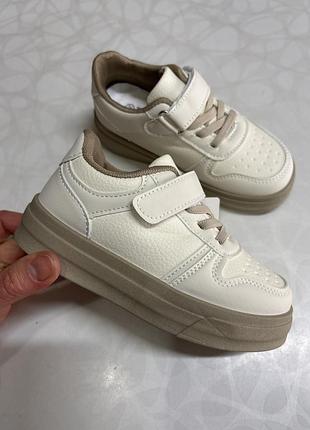 Стильні кросівки для дівчаток