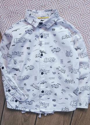 Біла сорочка з контрасним чорним написом і гудзиками на хлопчика 2-3 роки 🐾