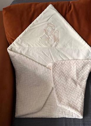 Крыжма-плед для крещения с вышивкой в ​​пудровом цвете