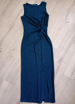 Гарна святкова нарядна вечірня довга смарагдова зелена сукня плаття платье по фігурі з розрізом на ніжці