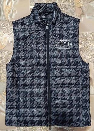 Женская жилетка, в идеальном состоянии, в размере м, утепленная.почти, не носила, внутренний карман.