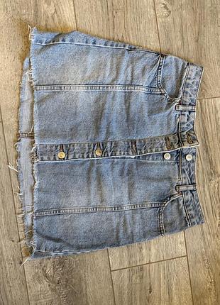 Джинсова спідниця на ґудзиках