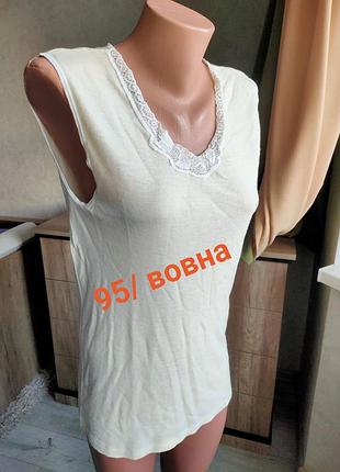 Длинная шерстяная майка молочного цвета