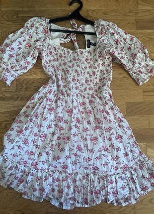 Очень крутое платье в цветочки