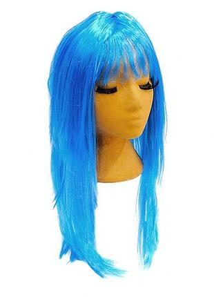 С дефектом парик с длинными прямыми волосами и чёлкой.