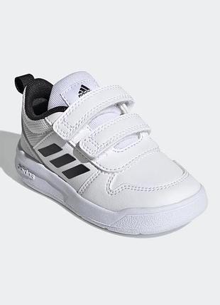 Чудові шкіряні кросівки adidas 24 р. устілка 15,3 см.