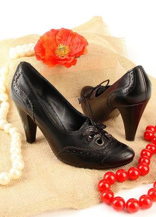 Туфлі чорні шкіряні на стійкому каблуці