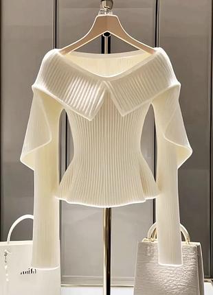 Вʼязаний светр с коміром