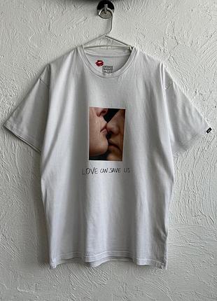 Базова біла футболка vans з арт-принтом “love can save us”