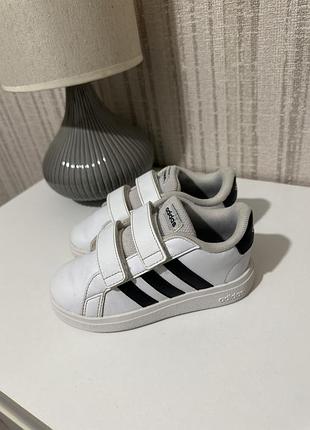 Кросівки на хлопчика adidas