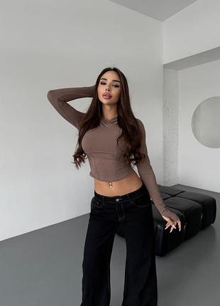 Спортивний укорочений лонгслів з капюшоном з вирізами для пальчиків на рукавах