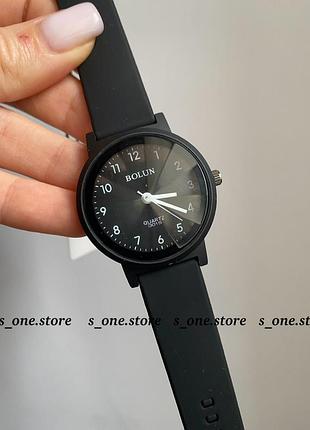 Стильний жіночий годинник на силіконовому ремінці