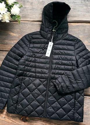 Демісезонна куртка з комбінованою стібкою