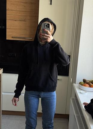 Классическое теплое на флисе черное худи с капюшоном размер s оверсайз