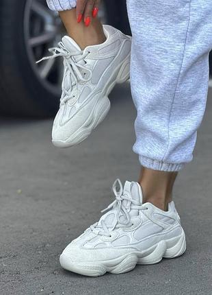 Женские качественные и стильные кроссовки белые