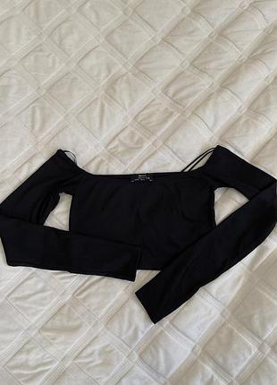 Топ з відкритими плечима