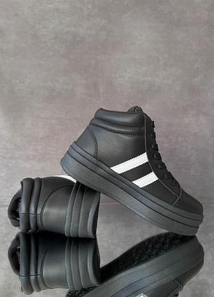 Кроссовки женские демисезонные, цвет черно-белый