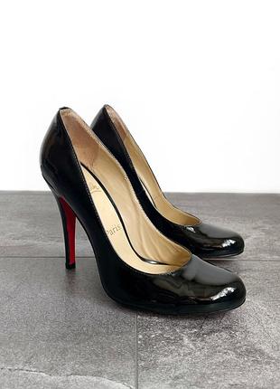 Чорні лакові туфлі christian louboutin