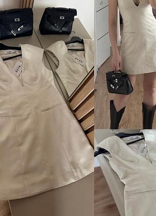 Сукня міні з глибоким вирізом та надплічниками, розмір 34/хс, нова