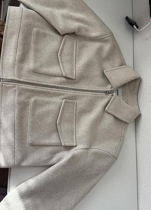 Бомпер бежевий bershka