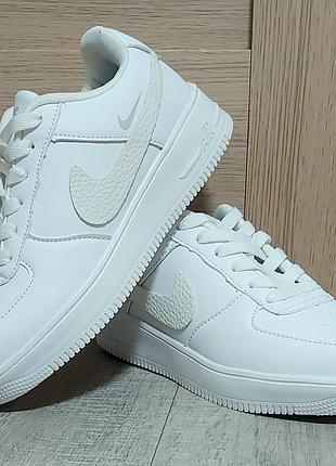 Жіночі  нові кросівки nike air  force 1 у фірмовій коробці
