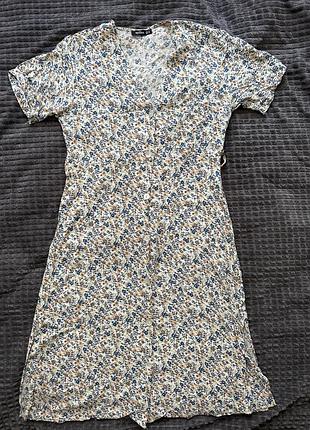 Жіноча сукня з квітковим принтом