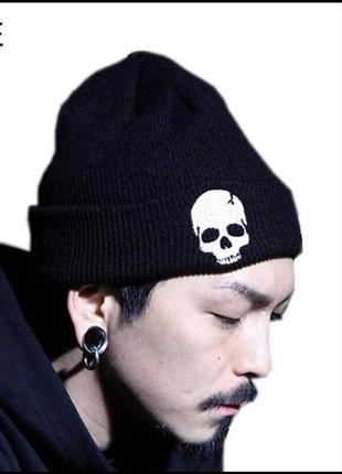 Красивая шапка бини