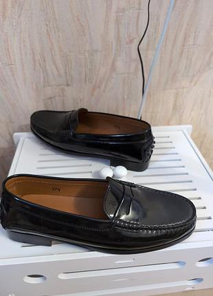 Лофери tods 37.5 р . original  нові шкіра