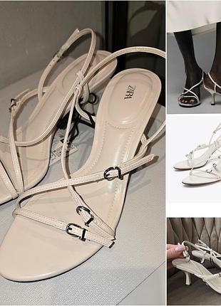 Світлі босоніжки на підборах zara.