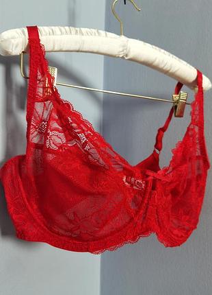 Брендовый кружевной бюстгальтер без поролона размера 90e