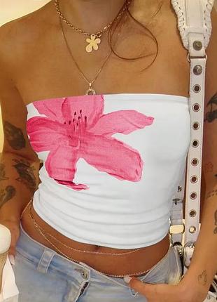 Топ женский shein m без бретелек открытый топик летний белый с красным цветком