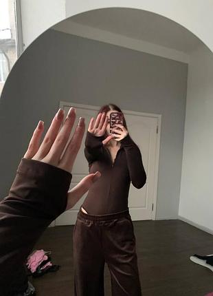 Шоколадне боді с замочком, с блискавкою, вирізом для пальця