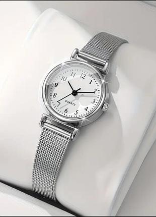 Новый минималистичные часы.