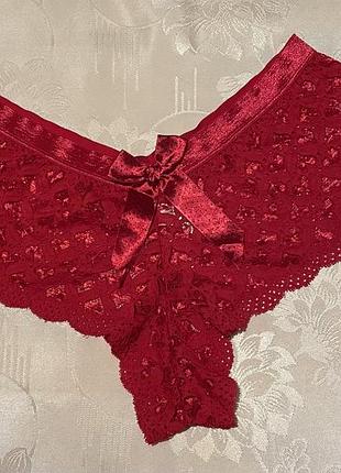 Червоні мереживні трусики