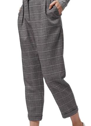 Стильные женские брюки, высокая посадка, размер s, бренда h&amp;m, новые.
хорошее качество, ткань плотная, структурная,гарно держит форму,сезон: демизезон/зима