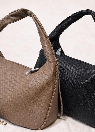 Стильні сумочки -хобо в плетеному дизайні