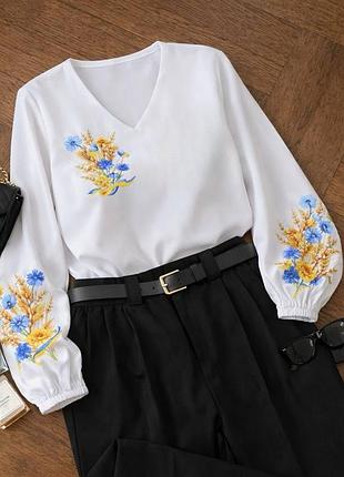 Жіноча блуза з малюнком під вишивку