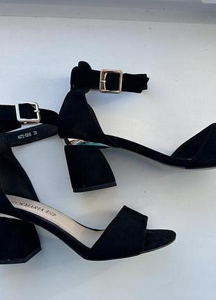 Жіночі босоніжки із натуральної замші