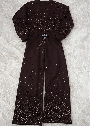 Трендовий костюм з камінцями