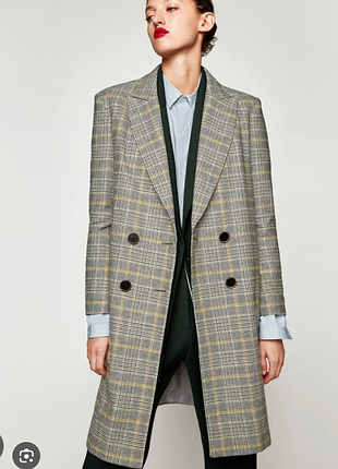 Стильное пальто в клетку