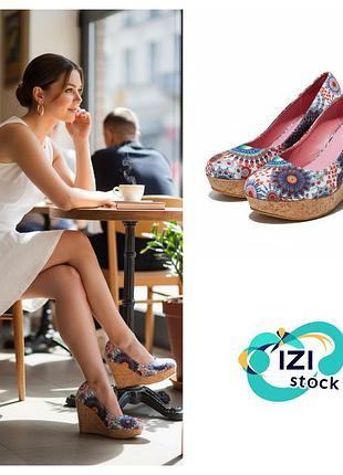 Яркие туфли на танкетке неординарного испанского бренда desigual.