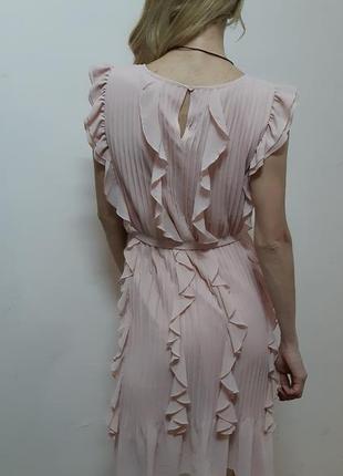 Красивое нюдовое платье под поясок с рюшами, оборками next3 фото